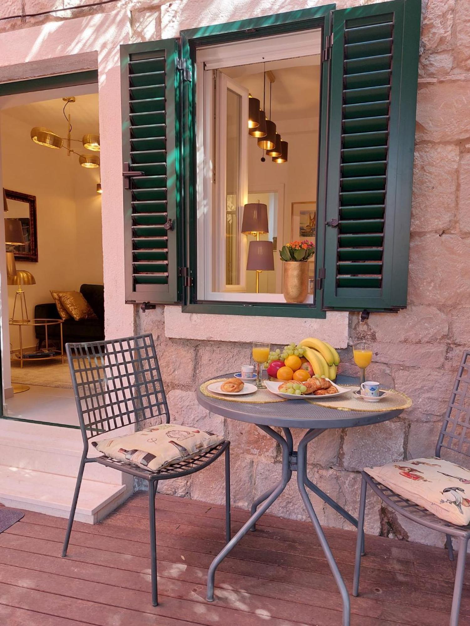 Old Town Oasis Split